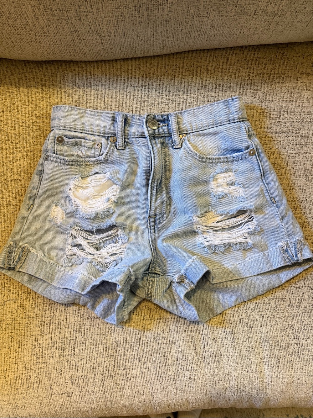 Aeropostale blue denim shorts with distressed details size 00 #summer
Great cond